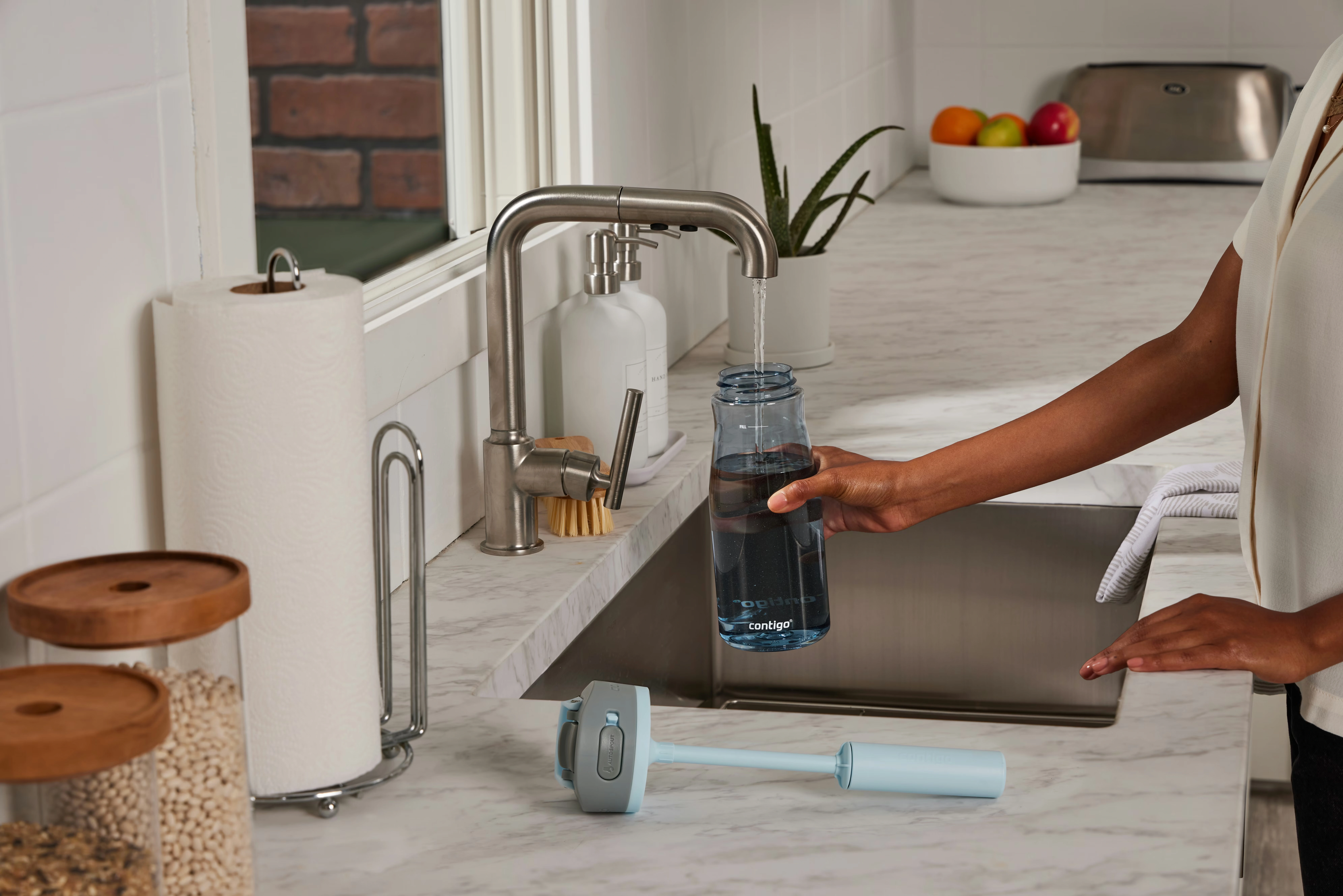 Contigo® Wells Plastic Filter Water Bottle with AUTOSPOUT® Straw Lid, 32 Oz. Dark Ice 10 Contigo® Wells Plastic Filter Water Bottle with AUTOSPOUT® Straw Lid, 32 Oz. Dark Ice