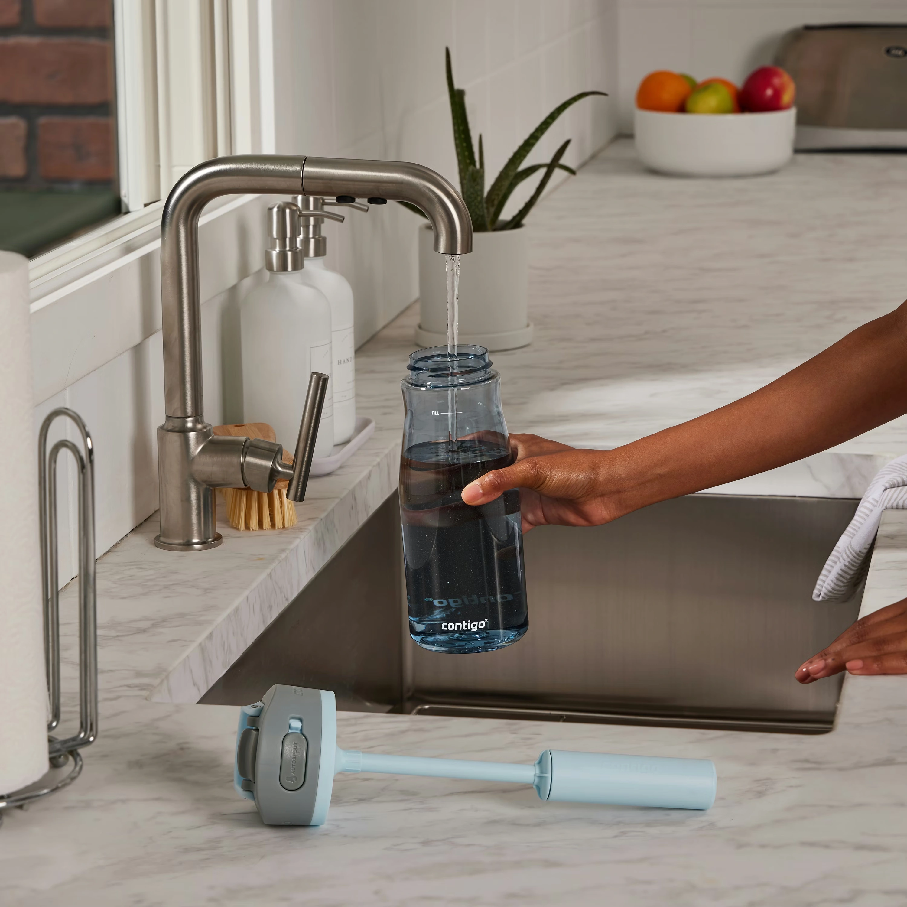 Contigo® Wells Plastic Filter Water Bottle with AUTOSPOUT® Straw Lid, 32 Oz. Dark Ice 9 Contigo® Wells Plastic Filter Water Bottle with AUTOSPOUT® Straw Lid, 32 Oz. Dark Ice