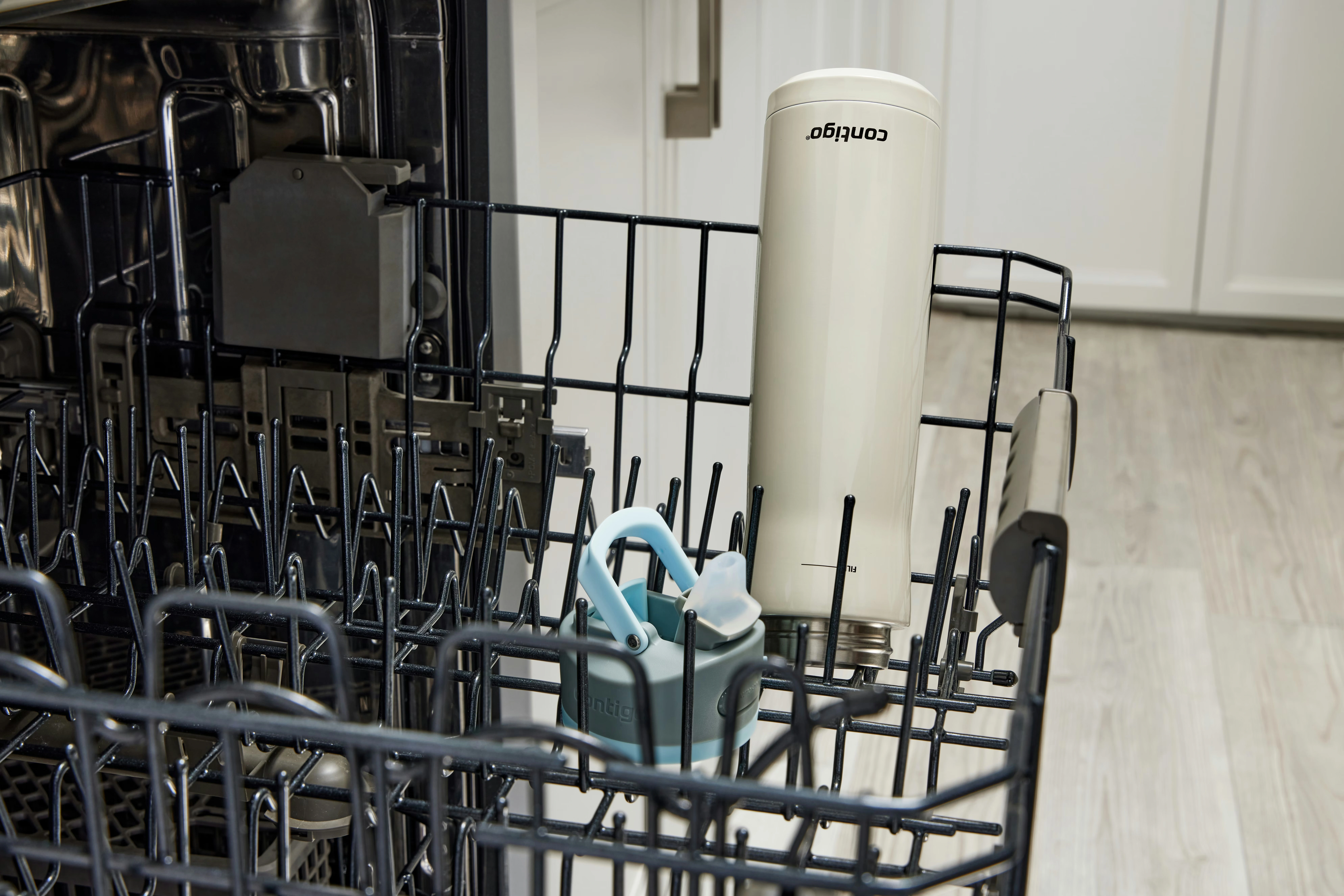 Contigo® Wells Chill Stainless Steel Filter Water Bottle with AUTOSPOUT® Straw Lid, 24 Oz. Salt 7 Contigo® Wells Chill Stainless Steel Filter Water Bottle with AUTOSPOUT® Straw Lid, 24 Oz. Salt