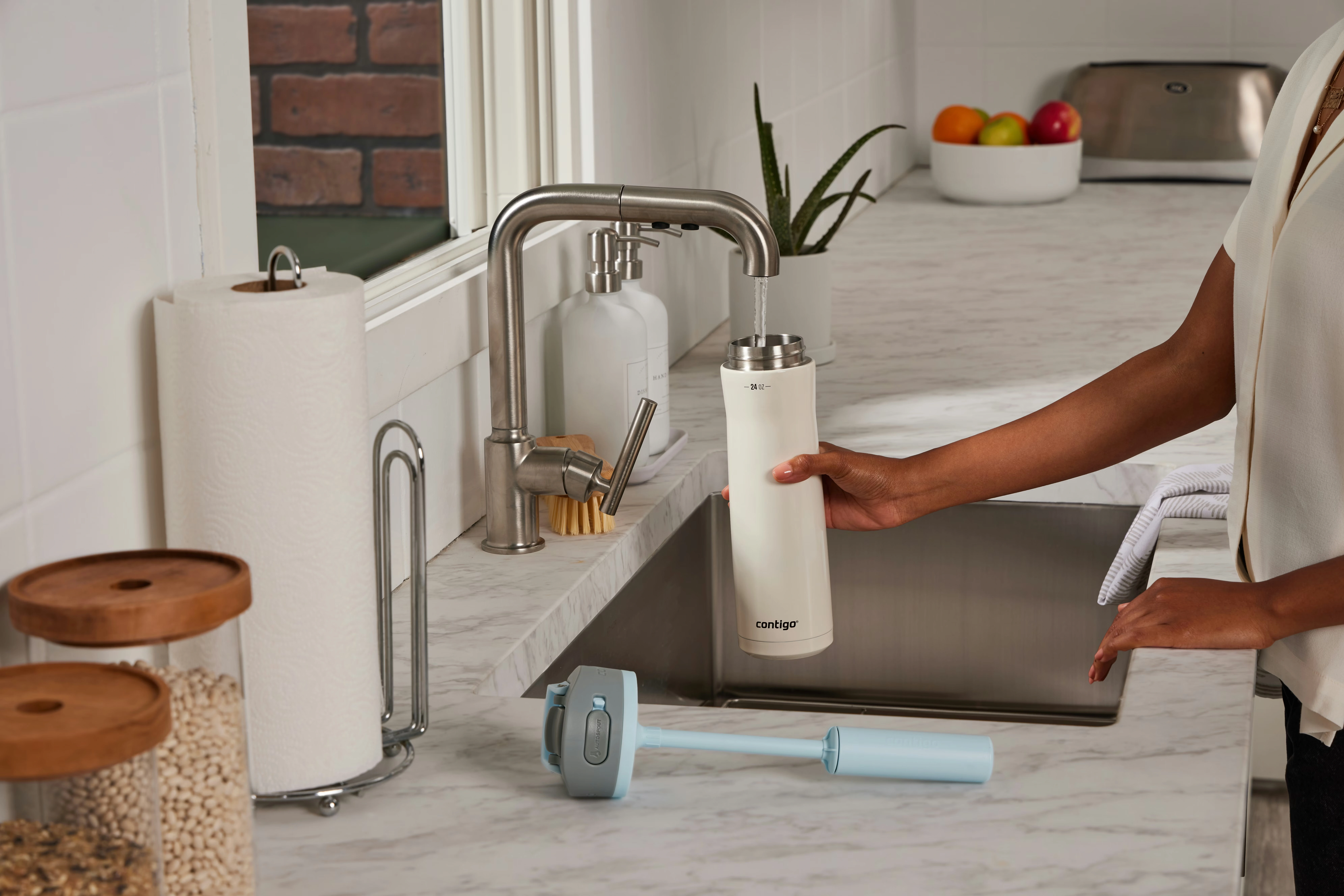 Contigo® Wells Chill Stainless Steel Filter Water Bottle with AUTOSPOUT® Straw Lid, 24 Oz. Salt 8 Contigo® Wells Chill Stainless Steel Filter Water Bottle with AUTOSPOUT® Straw Lid, 24 Oz. Salt