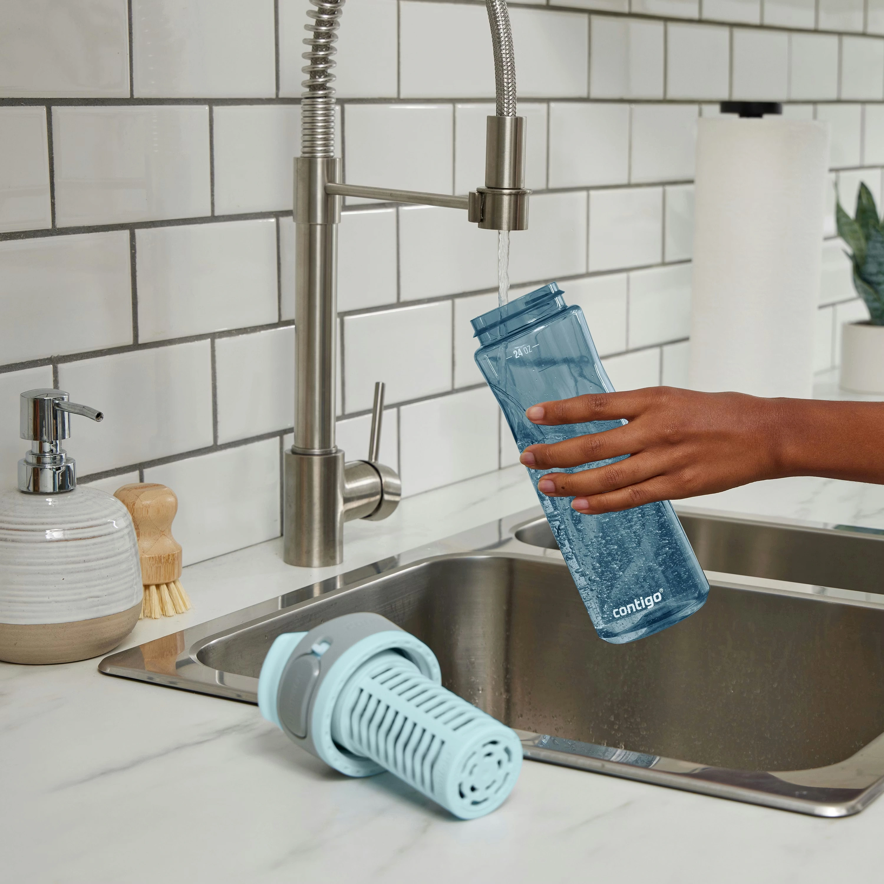 Contigo® Clybourn Freeflow Filtration Tritan Water Bottle with AUTOSEAL® LID, 24oz Dark Ice 8 Contigo® Clybourn Freeflow Filtration Tritan Water Bottle with AUTOSEAL® LID, 24oz Dark Ice